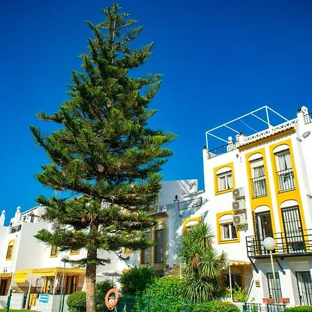 Atico Con Terraza - A 600 Metros De Playa La Carihuela - Piscina - Parking Gratis -excelente Wifi *